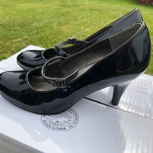 Kenneth Cole Reaction Mary Jayne 8